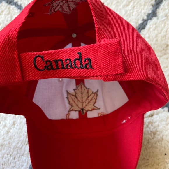 Canada Hat - Picture 2 of 3